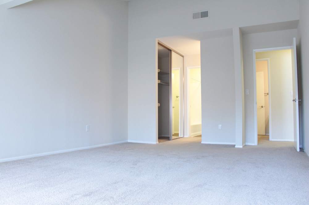 Thank you for viewing our 2 bedroom apartment 4 at Huntington Creek Apartments in the city of Huntington Beach.